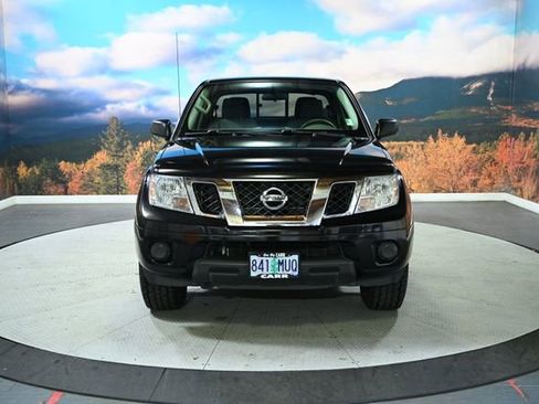Used 2021 Nissan Frontier SV image 2