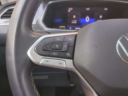 Used 2022 Volkswagen Tiguan SE w/ Panoramic Sunroof Package FWD image 35