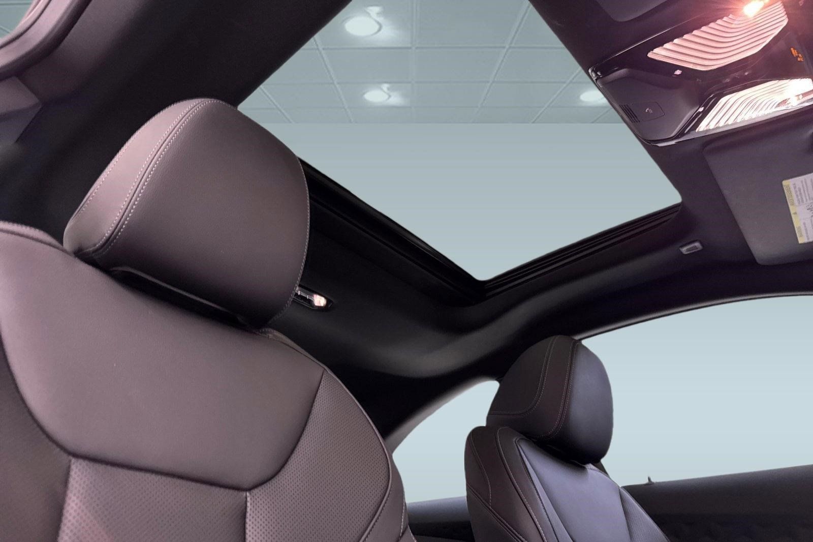 Used 2025 BMW 230i Coupe w/ Convenience Package RWD image 15