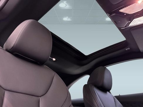 Used 2025 BMW 230i Coupe w/ Convenience Package RWD image 15