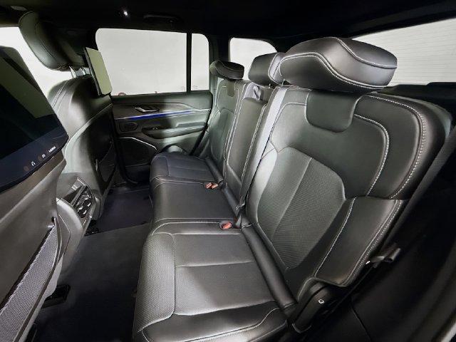 Used 2023 Jeep Grand Cherokee Overland w/ Rear Seat Video Group I AWD/4WD image 24