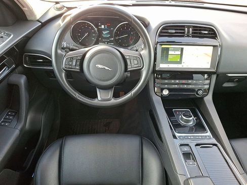 Used 2020 Jaguar F-PACE Premium image 11