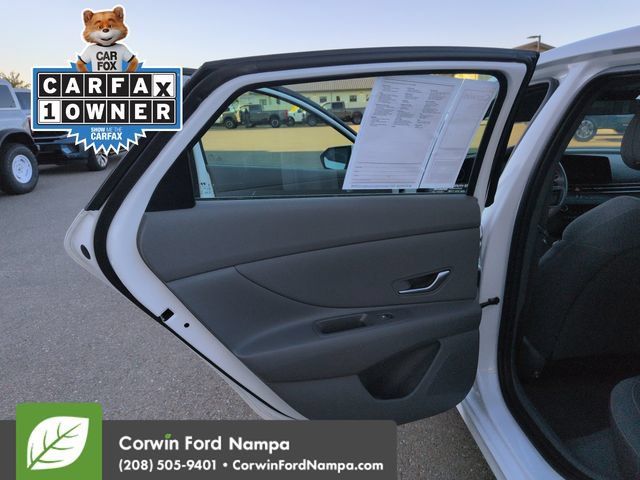 Used 2025 Hyundai Elantra SEL FWD image 23