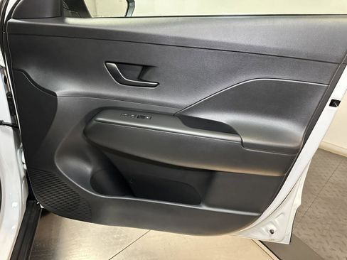 Used 2025 Hyundai Kona SEL image 37