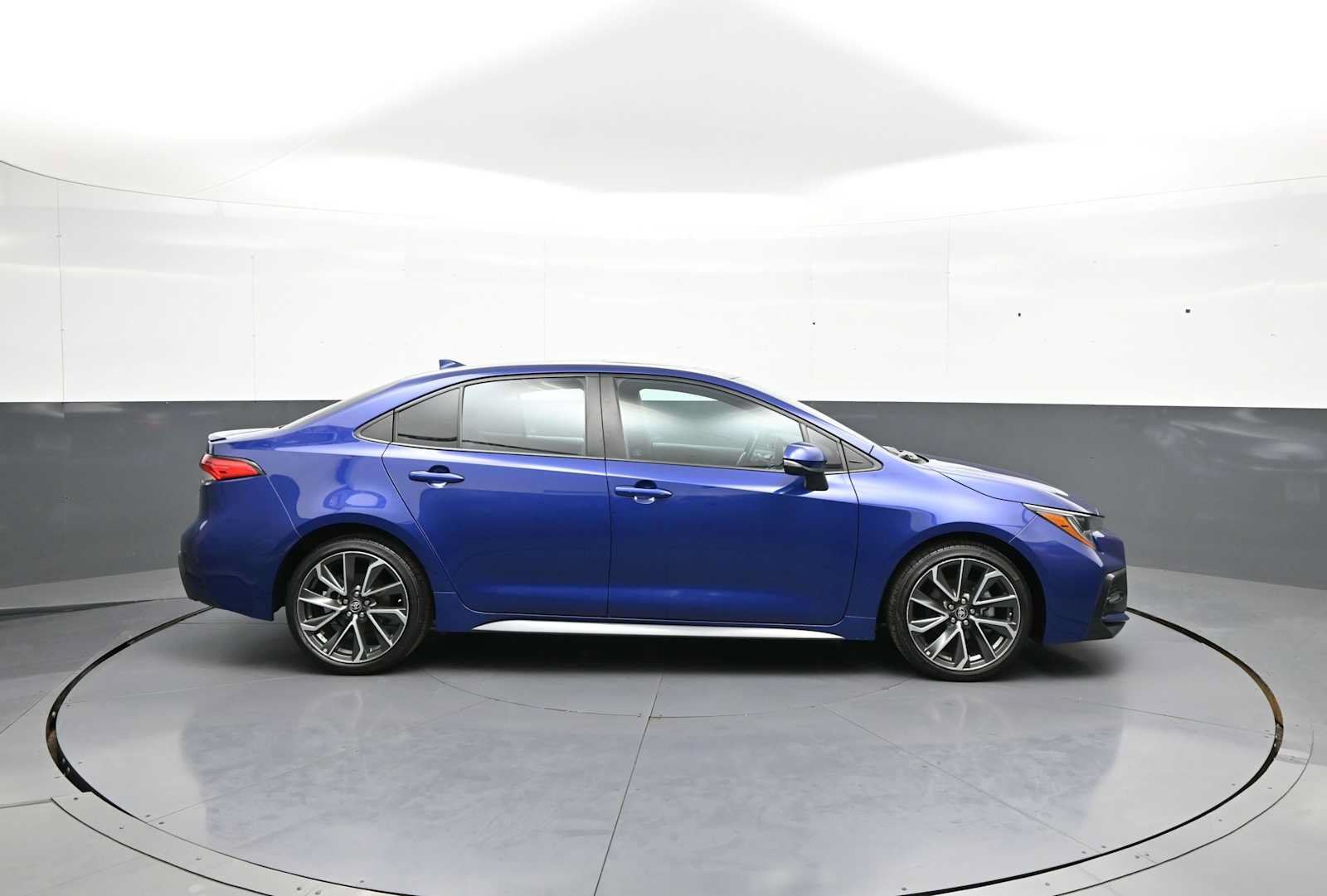 Used 2022 Toyota Corolla SE w/ SE Premium Package FWD image 5