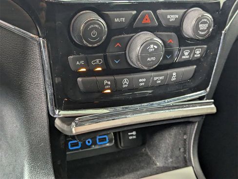 Used 2020 Jeep Grand Cherokee Limited w/ Trailer Tow Group IV image 21