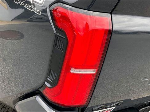 Used 2025 Toyota Tacoma TRD Off-Road image 33