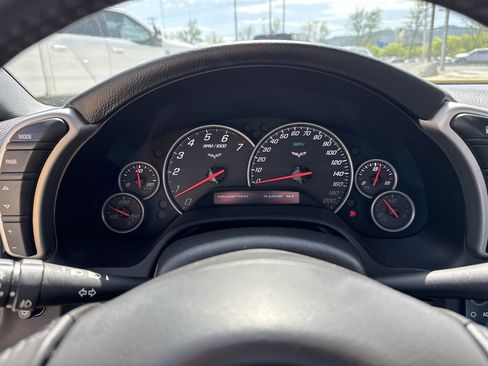 Used 2005 Chevrolet Corvette Coupe w/ Preferred Equipment Group RWD image 15