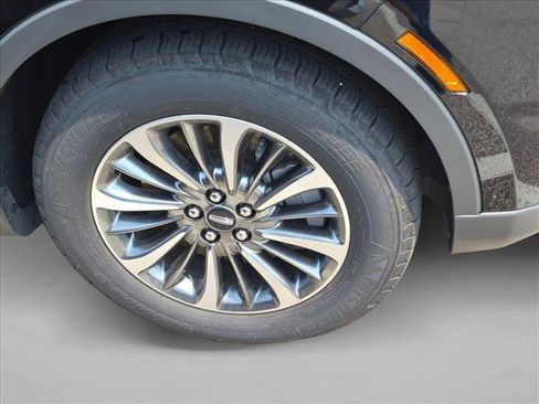 Used 2022 Lincoln Nautilus Reserve AWD/4WD image 7