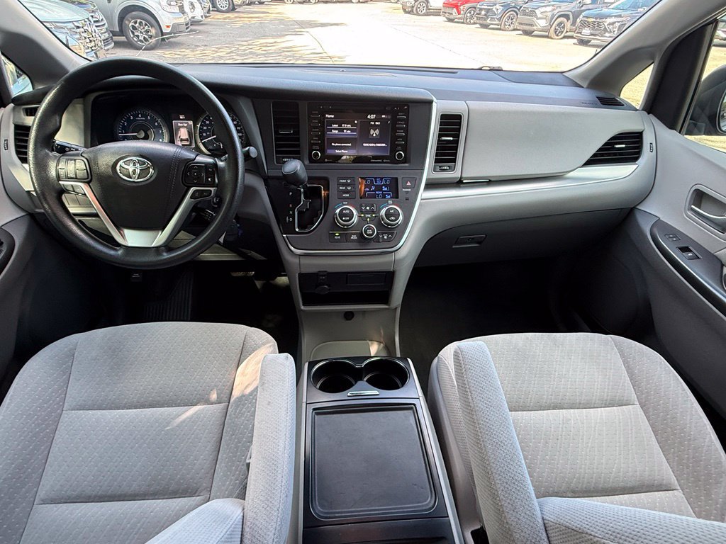 Used 2018 Toyota Sienna LE FWD image 31