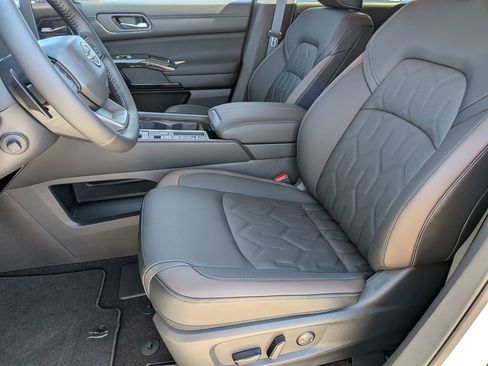 New 2026 Nissan Pathfinder Platinum w/ Cargo Package image 12