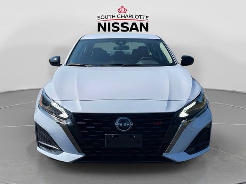 Used 2024 Nissan Altima 2.5 SR FWD image 2