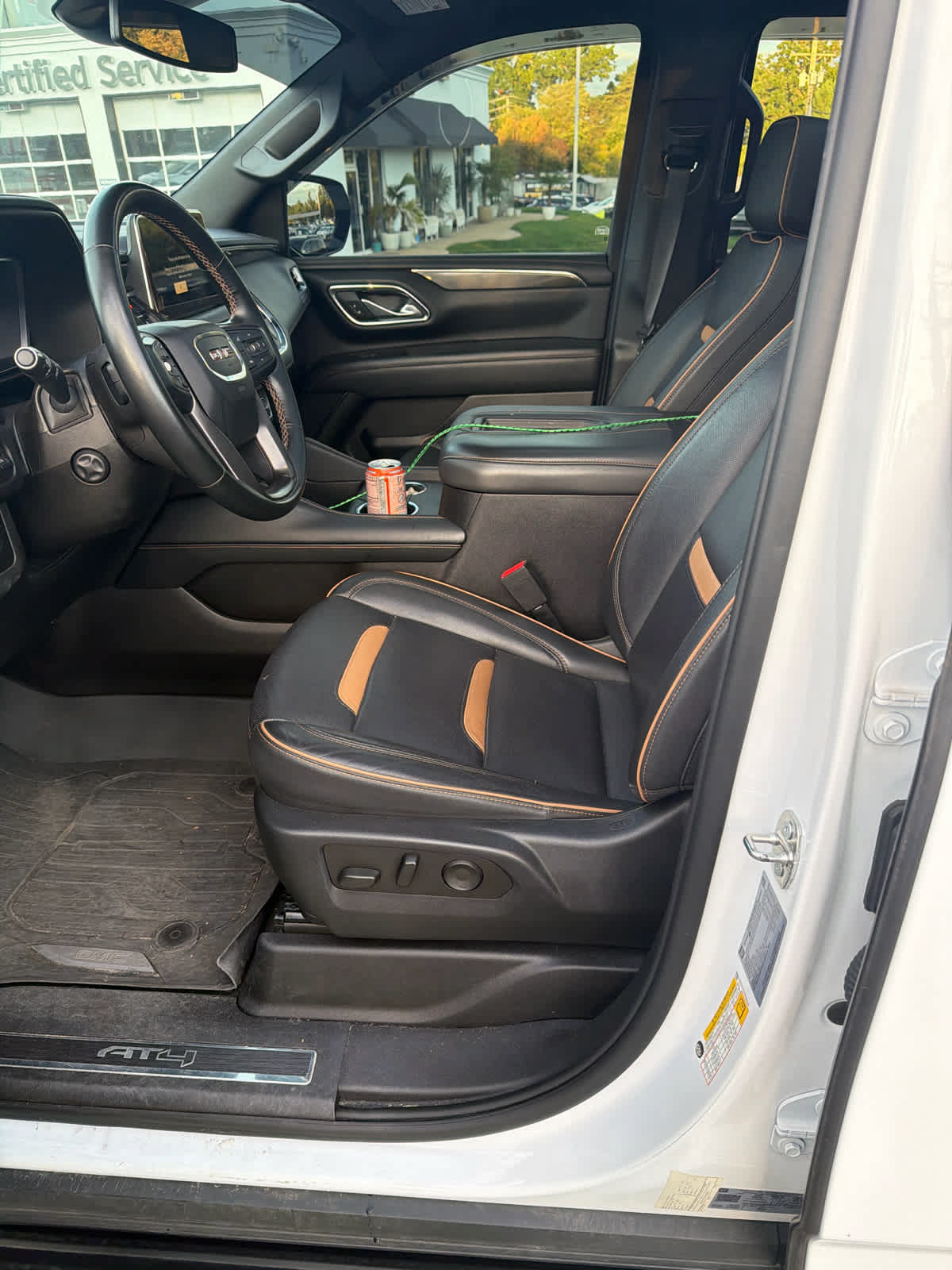 Used 2023 GMC Yukon AT4 w/ Technology Package AWD/4WD image 2