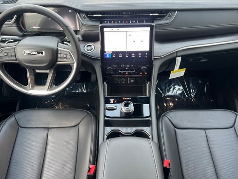 New 2025 Jeep Grand Cherokee Limited w/ Luxury Tech Group II image 11