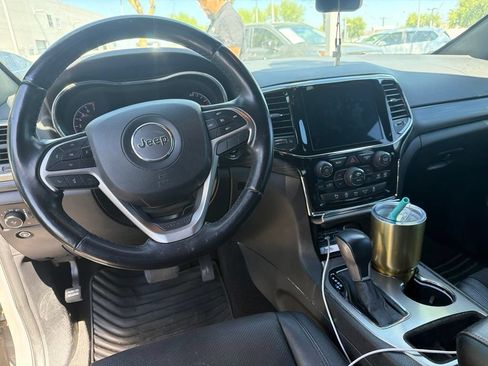 Used 2021 Jeep Grand Cherokee Laredo X RWD image 9