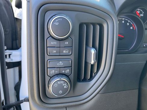 Used 2022 Chevrolet Silverado 1500 Custom image 19