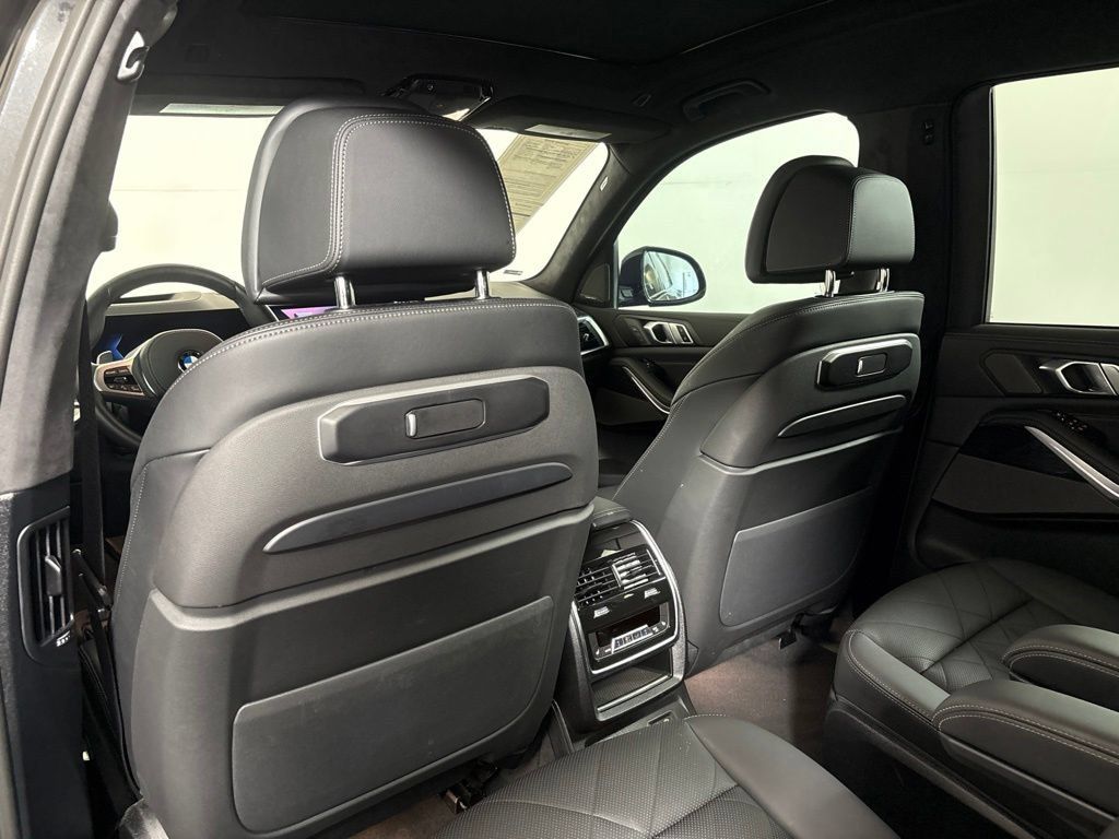 Certified 2026 BMW X7 xDrive40i w/ M Sport Package AWD/4WD image 31