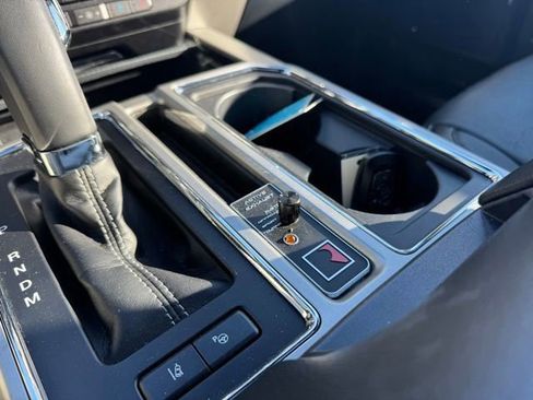 Used 2019 Ford F150 Lariat w/ Equipment Group 502A Luxury image 12