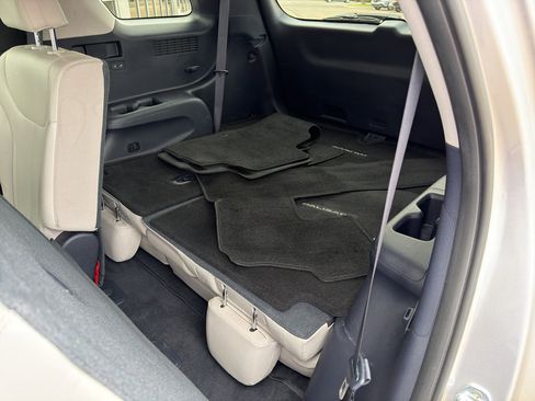 Used 2022 Hyundai Palisade SEL w/ 8P Bench Seat Package FWD image 16