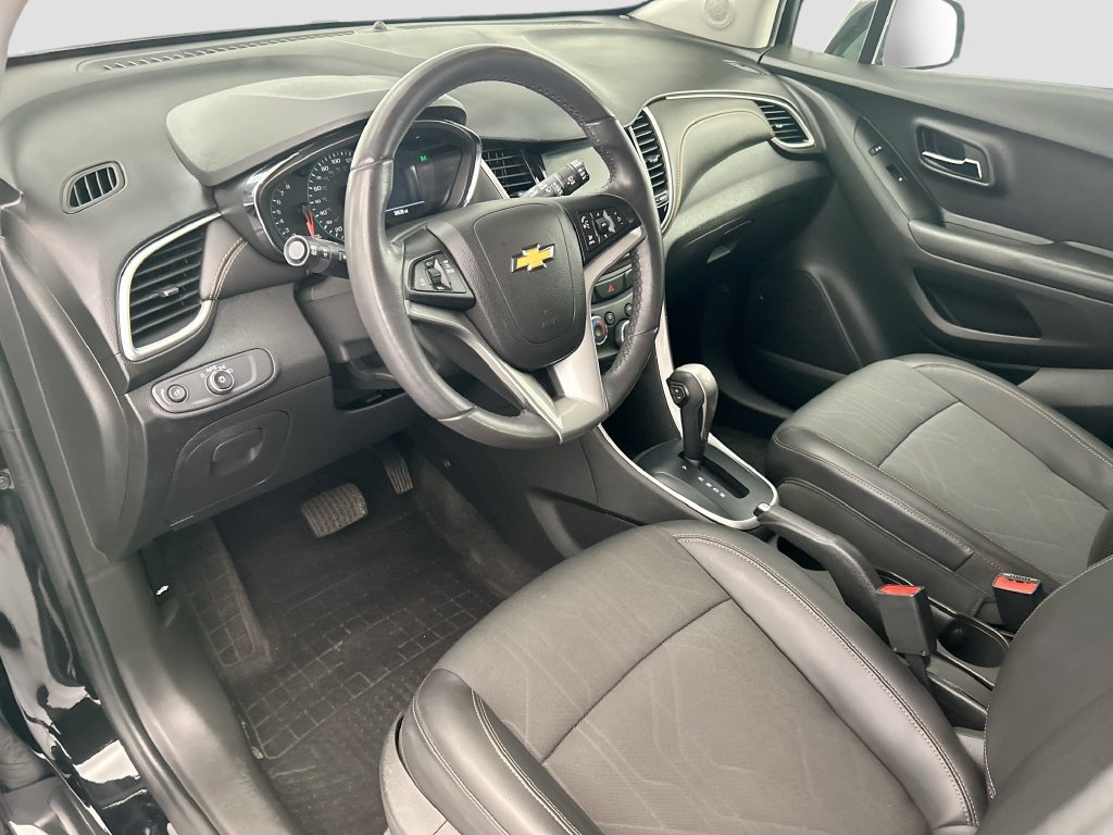 Used 2022 Chevrolet Trax LT w/ LT Convenience Package AWD/4WD image 9
