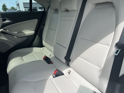 Used 2019 Mercedes-Benz CLA 250 image 33