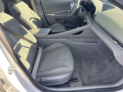 Used 2024 Hyundai Elantra SEL w/ Convenience Package image 13