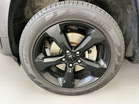 Used 2023 Jeep Grand Cherokee L Limited w/ Black Appearance Package AWD/4WD image 38