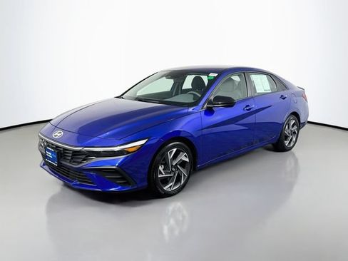 Certified 2025 Hyundai Elantra Sport FWD image 2