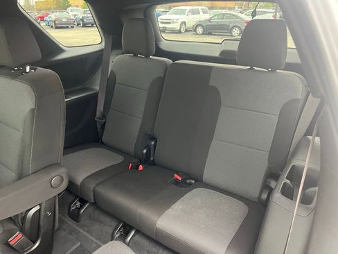 Used 2023 Chevrolet Traverse LT image 32