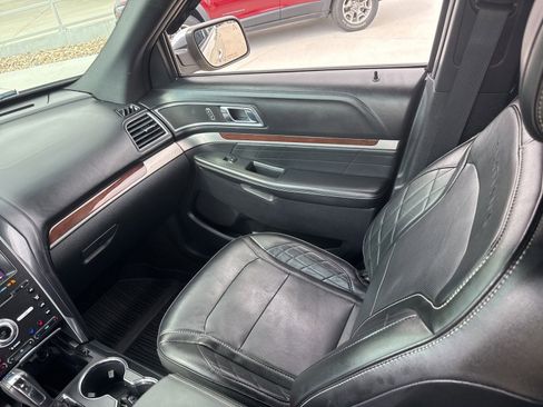Used 2018 Ford Explorer Platinum AWD/4WD image 31