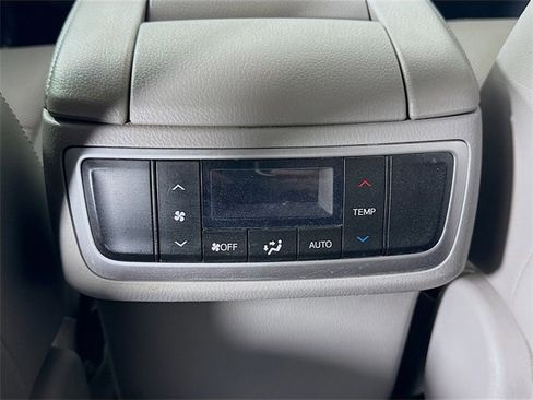 Used 2017 Toyota Highlander Limited image 26