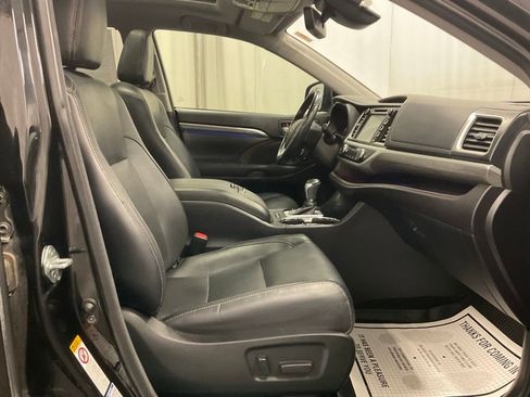 Used 2018 Toyota Highlander Limited Platinum AWD/4WD image 33