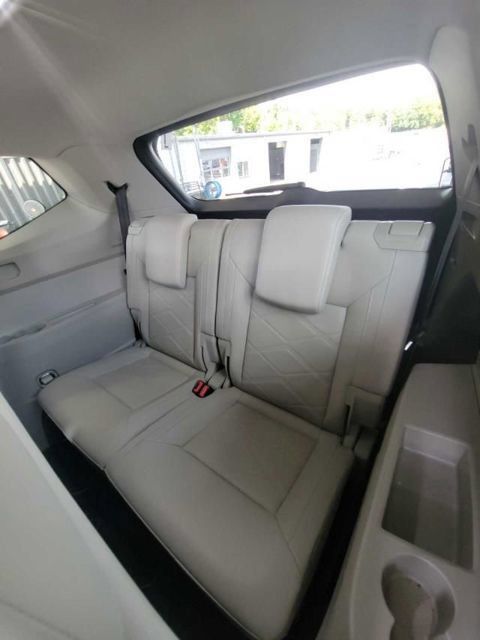 Used 2025 Volkswagen Atlas SE AWD/4WD image 6