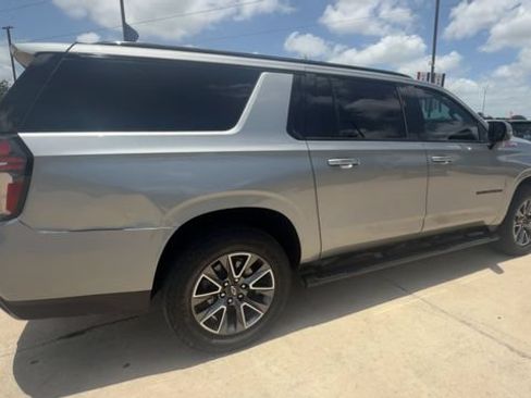 Used 2024 Chevrolet Suburban Z71 w/ Luxury Package AWD/4WD image 8