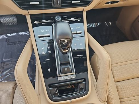 Used 2023 Porsche Cayenne image 23