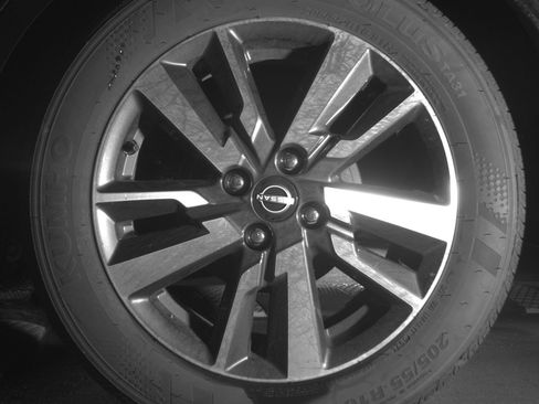 Used 2025 Nissan Versa SV FWD image 17