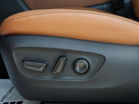 New 2026 Toyota Highlander Platinum image 33