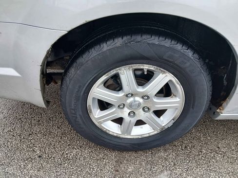 Used 2008 Chrysler Town & Country Touring image 12