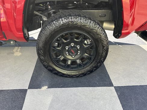 Used 2025 Toyota Tacoma 2WD Double Cab image 13