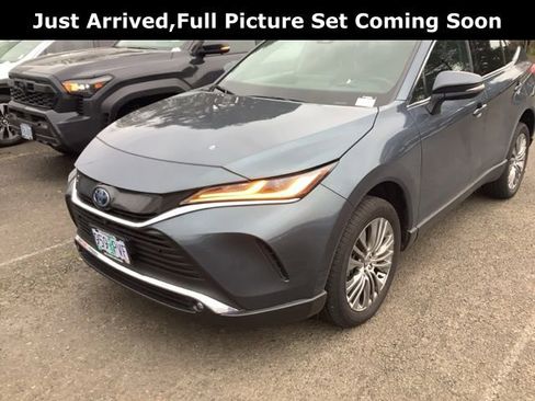 Used 2024 Toyota Venza Limited image 1