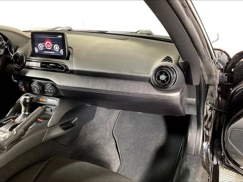 Used 2020 MAZDA MX-5 Miata RF Club RWD image 16
