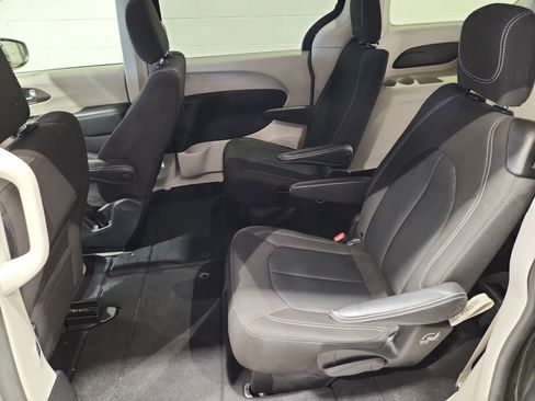 Used 2023 Chrysler Voyager LX FWD image 21