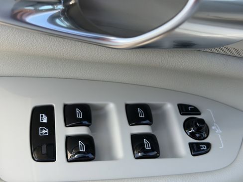 New 2026 Volvo XC90 B5 Ultra image 17