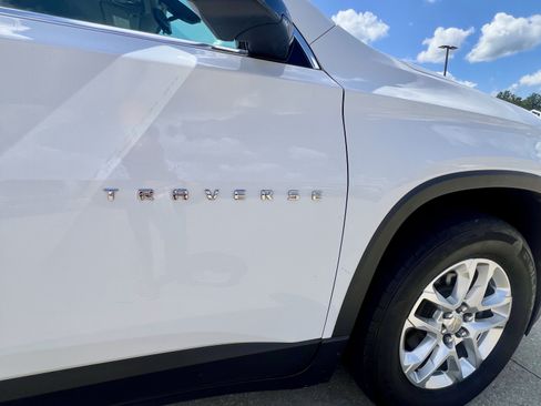 Used 2019 Chevrolet Traverse LT FWD image 23
