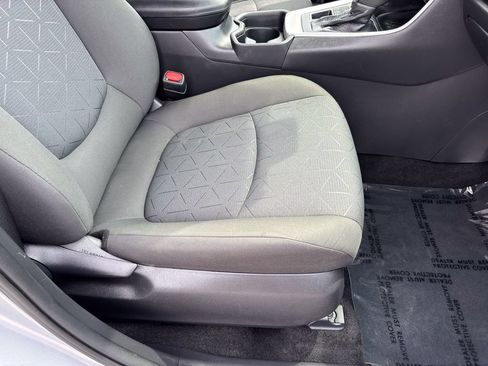 Certified 2021 Toyota RAV4 XLE w/ Convenience Package AWD/4WD image 40