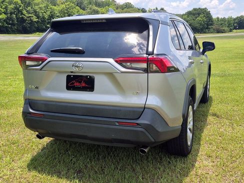 Used 2020 Toyota RAV4 LE FWD image 9