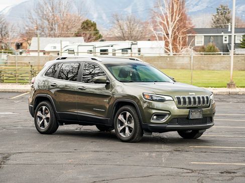 Used 2019 Jeep Cherokee Limited image 3