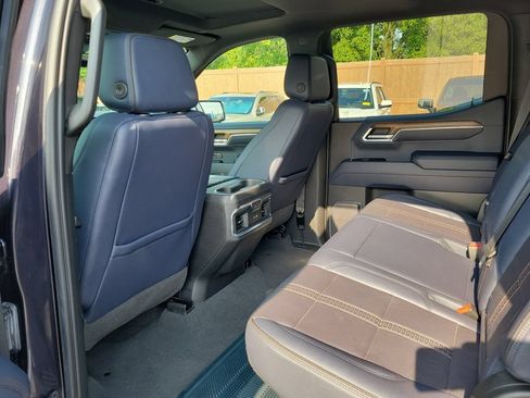 Used 2022 Chevrolet Silverado 1500 High Country w/ High Country Premium Package AWD/4WD image 17