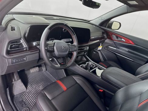 New 2026 Chevrolet Traverse RS w/ LPO, Floor Liner Package AWD/4WD image 3