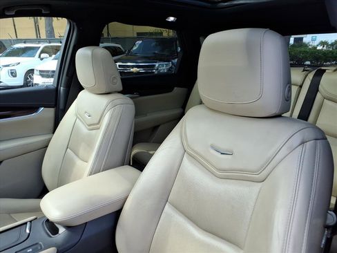 Used 2018 Cadillac XT5 Luxury w/ Driver Awareness Package image 13